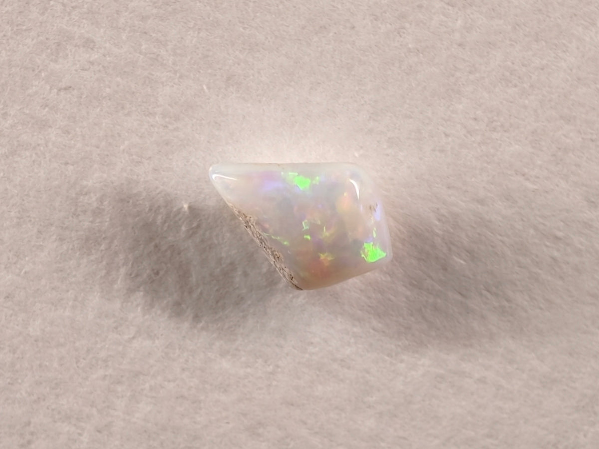 Opale d’Australie — cerf-volant — 0,8 ct