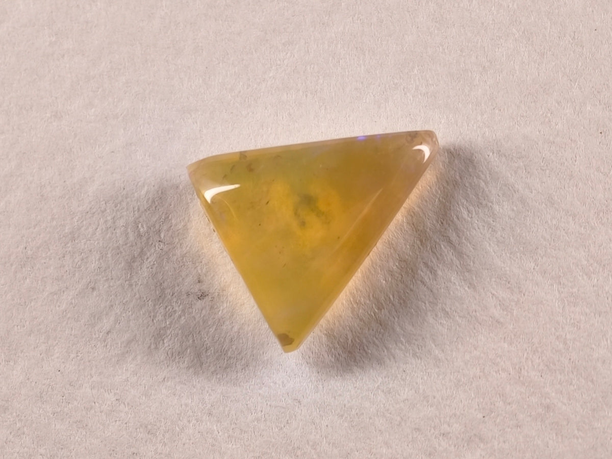 Opale cristal d’Australie — triangle — 2 ct