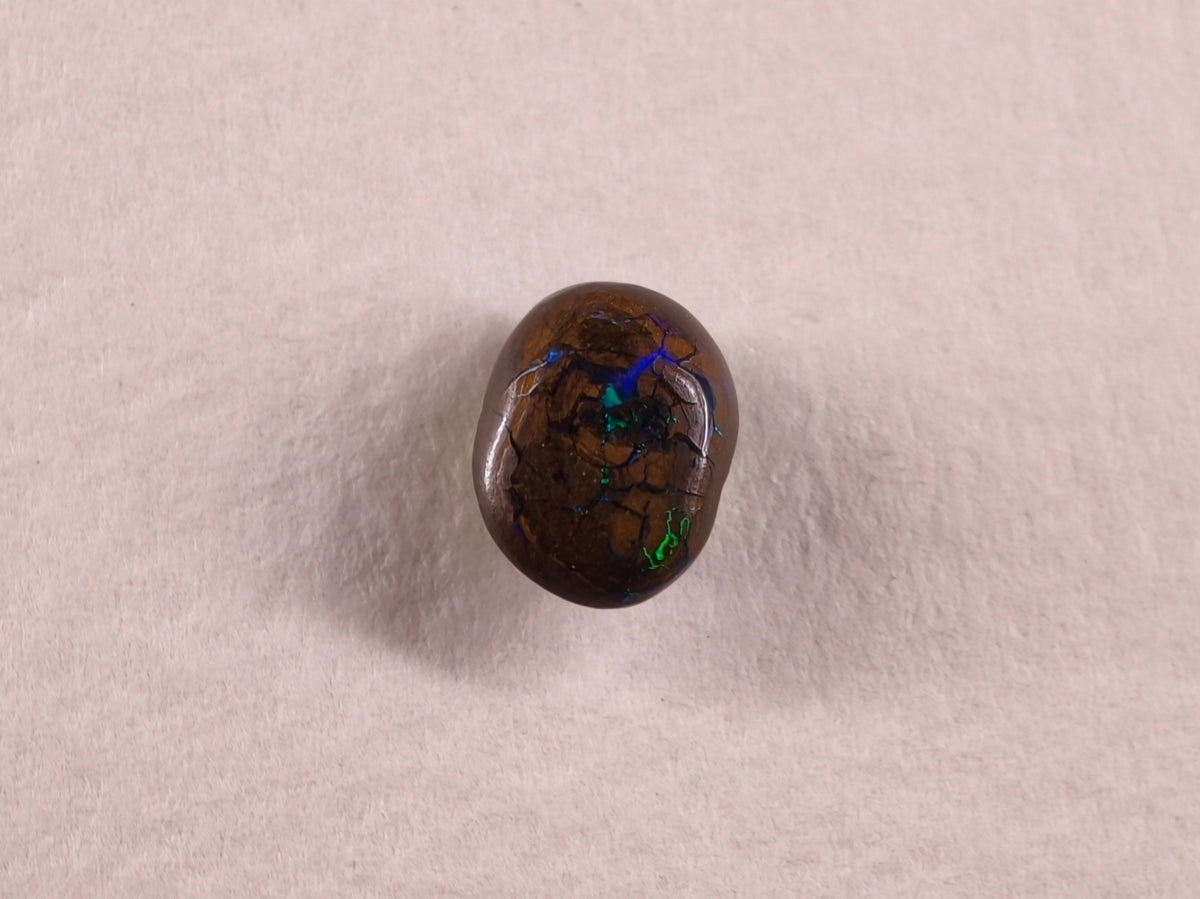 Opale boulder d’Australie — forme libre — 1,5 ct