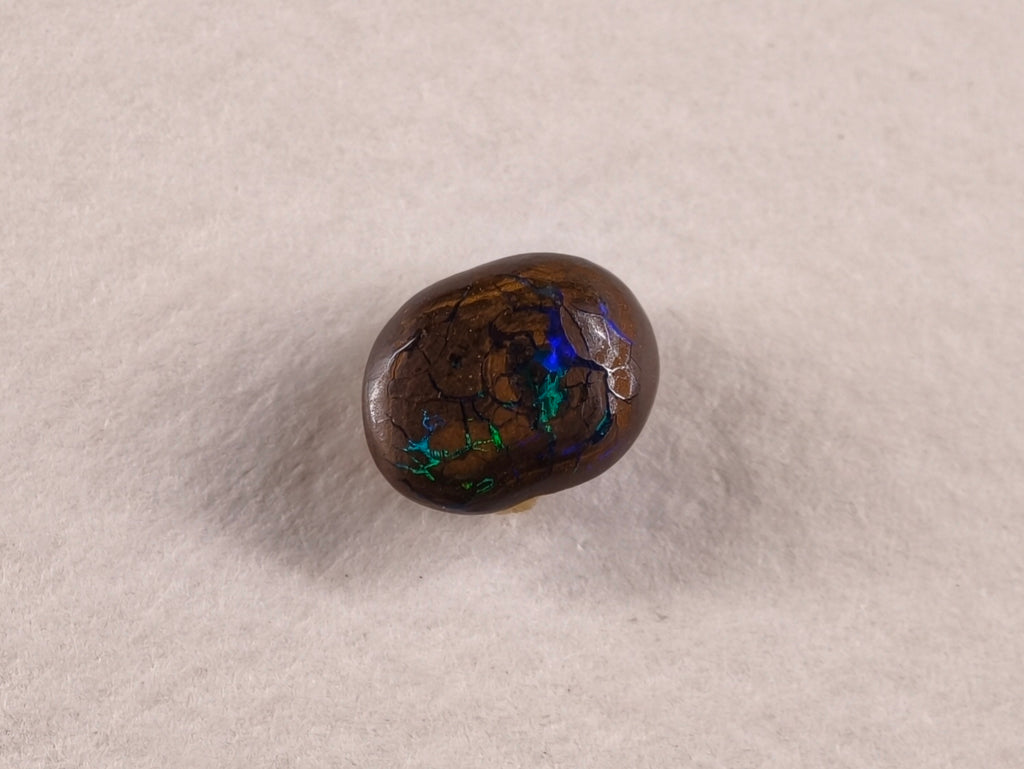 Opale boulder d’Australie — forme libre — 1,5 ct