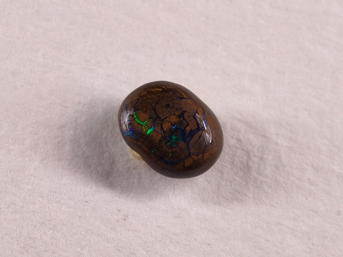 Opale boulder d’Australie — forme libre — 1,5 ct