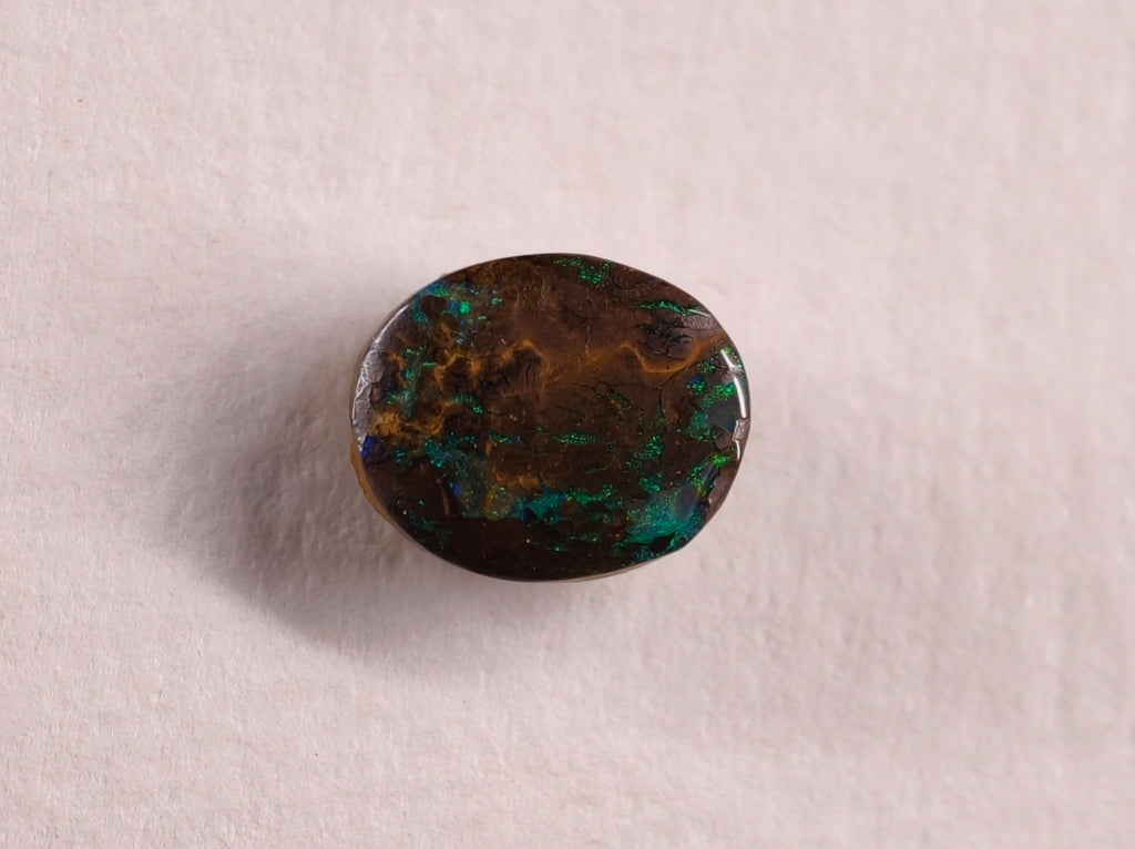 Opale boulder d’Australie — ovale irrégulier — 3,7 ct