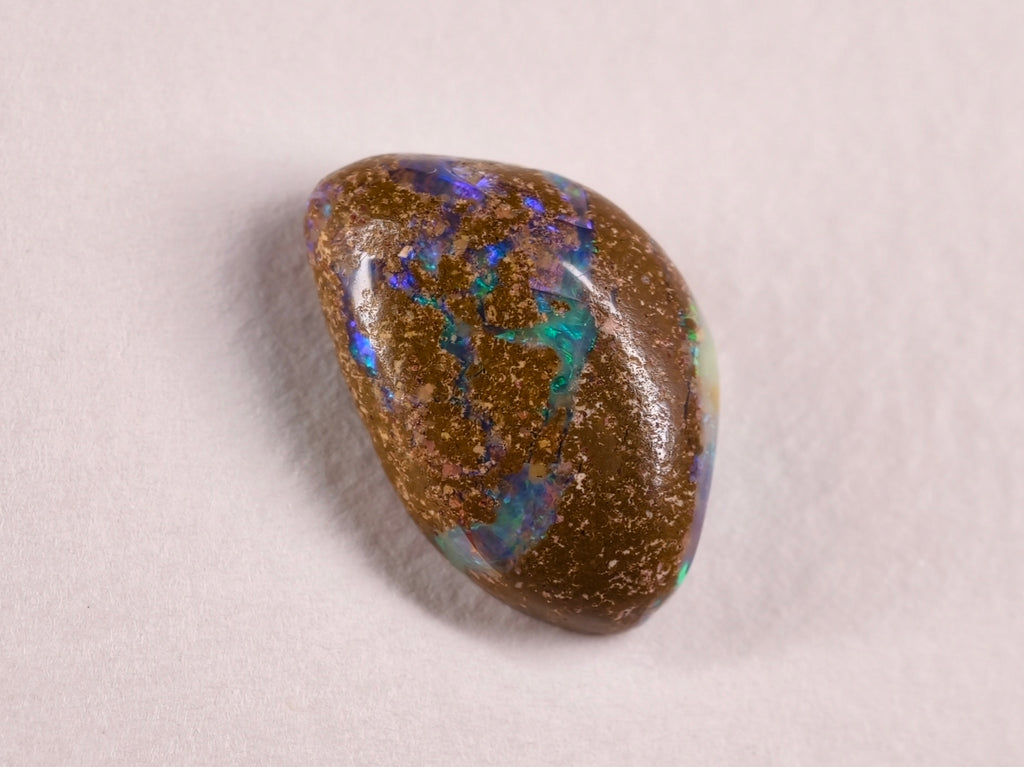 Opale boulder d’Australie — forme libre — 10,2 ct