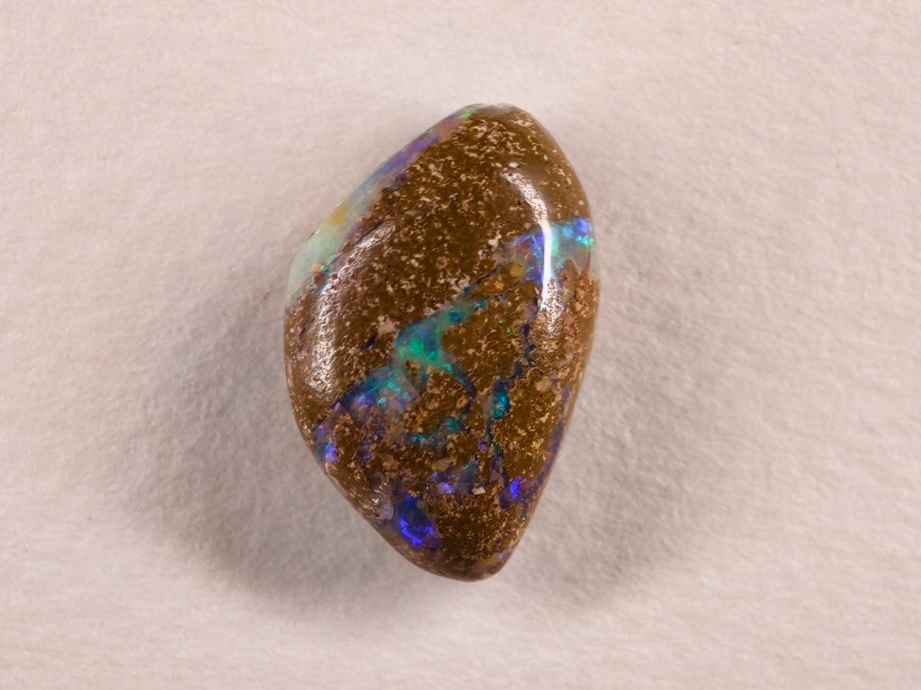 Opale boulder d’Australie — forme libre — 10,2 ct
