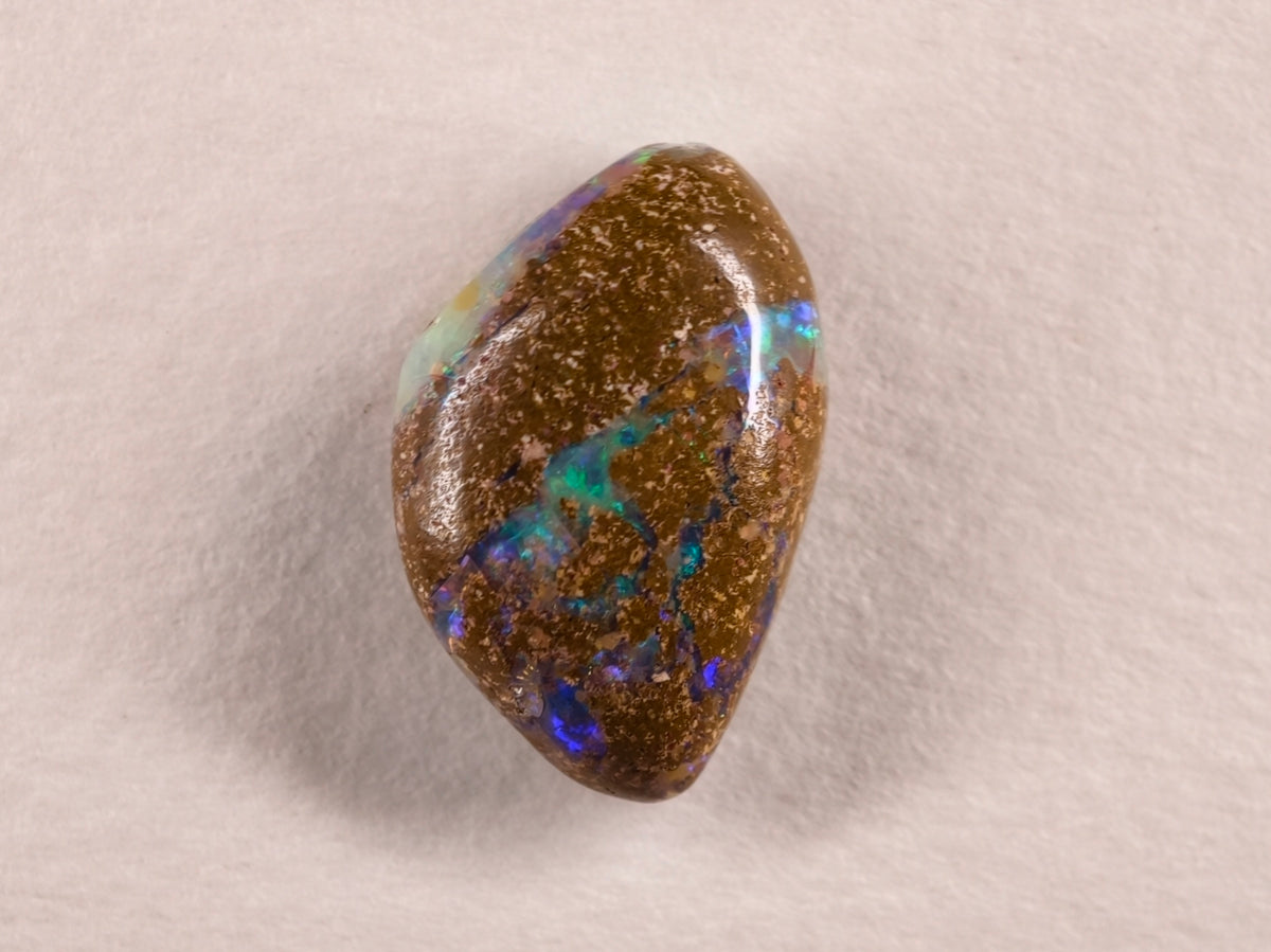 Opale boulder d’Australie — forme libre — 10,2 ct