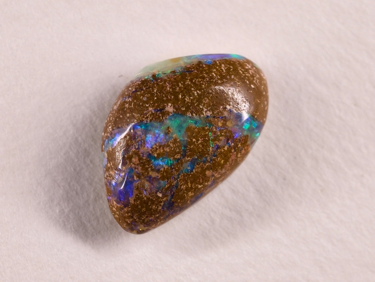 Opale boulder d’Australie — forme libre — 10,2 ct