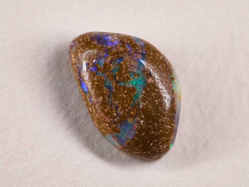 Opale boulder d’Australie — forme libre — 10,2 ct