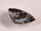 Opale boulder d’Australie — forme libre — 14 ct