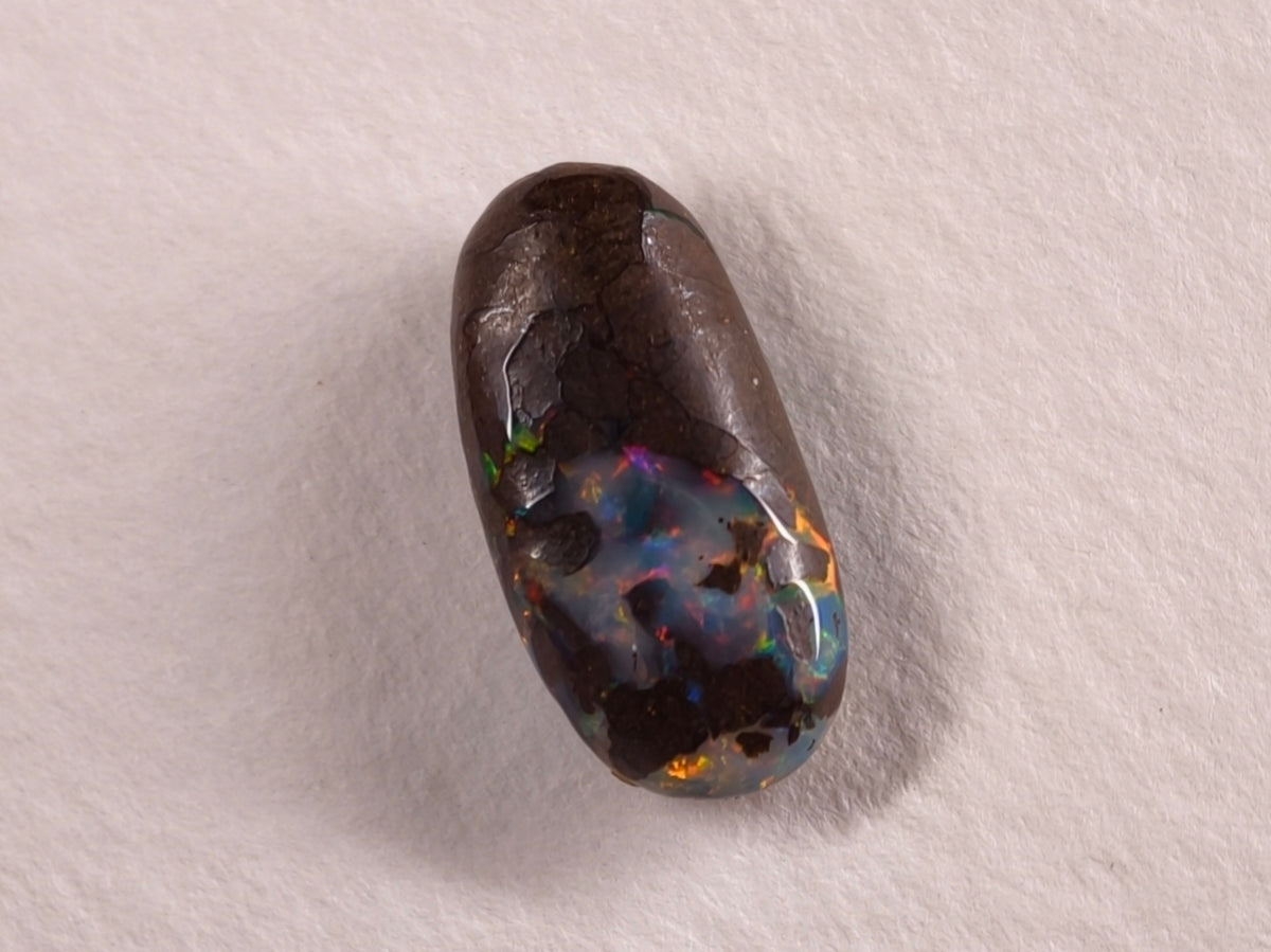 Opale boulder d’Australie — forme libre — 3,9 ct