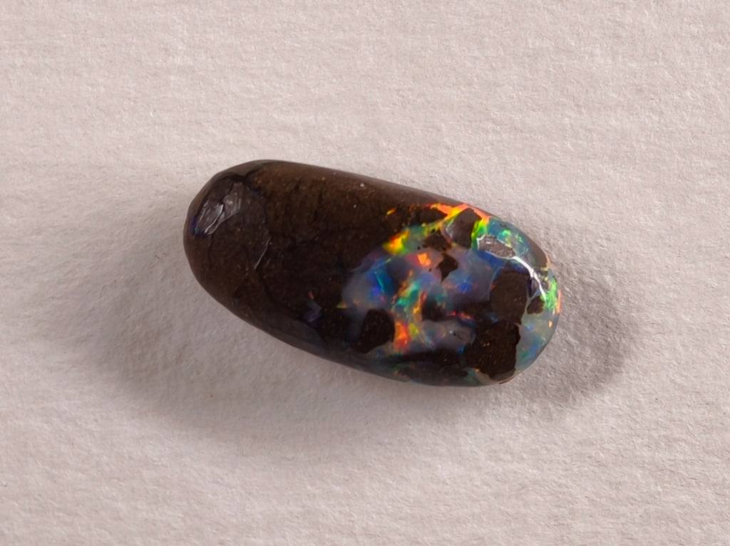 Opale boulder d’Australie — forme libre — 3,9 ct