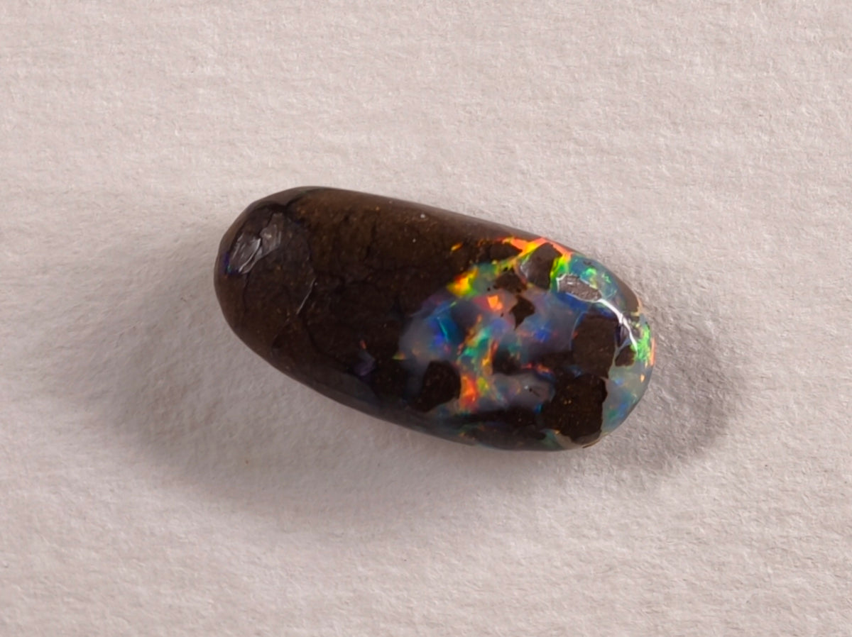 Opale boulder d’Australie — forme libre — 3,9 ct