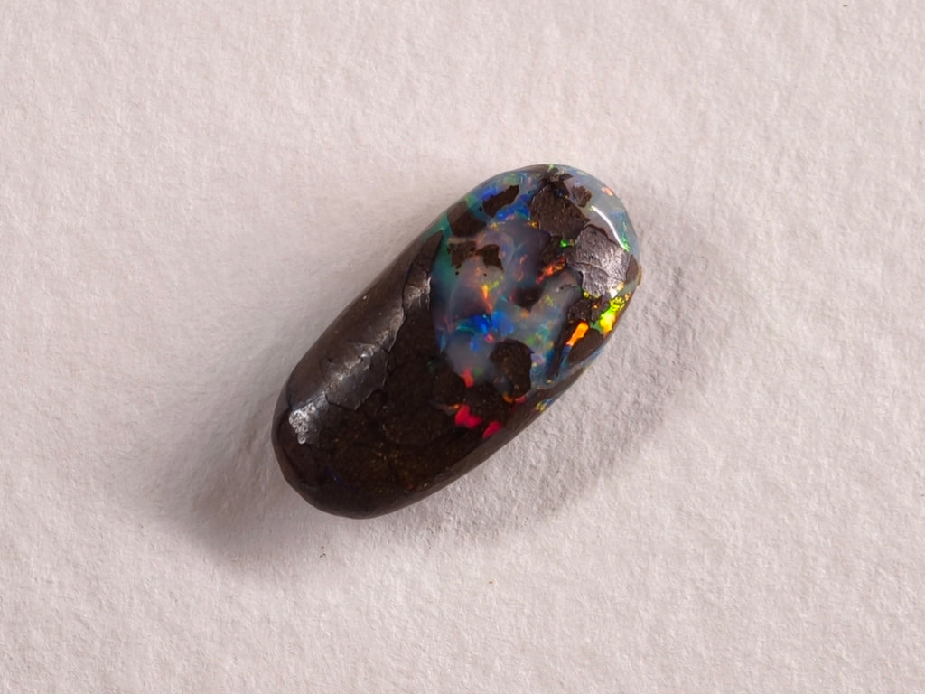 Opale boulder d’Australie — forme libre — 3,9 ct