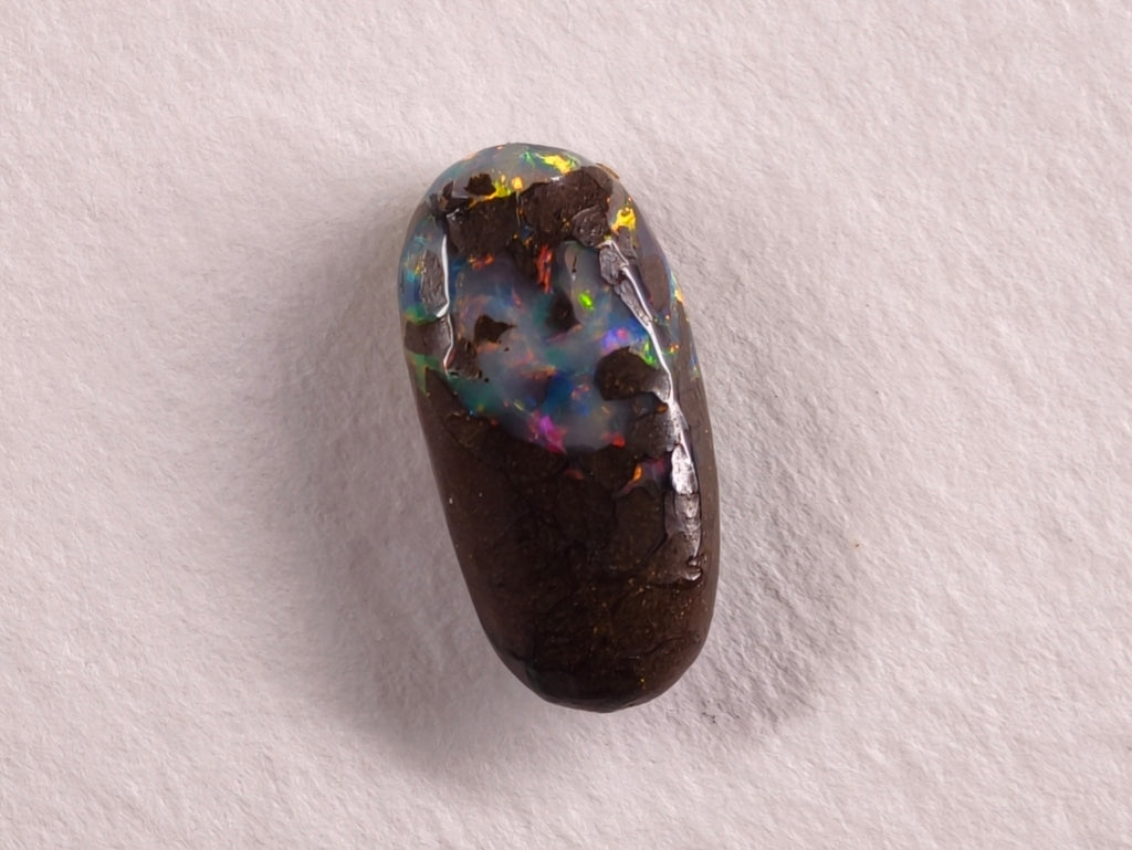 Opale boulder d’Australie — forme libre — 3,9 ct