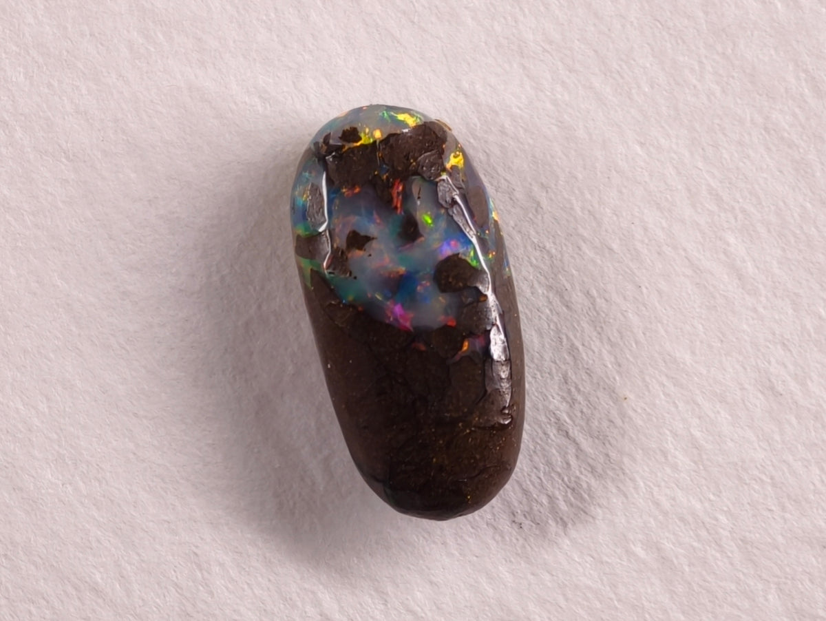 Opale boulder d’Australie — forme libre — 3,9 ct