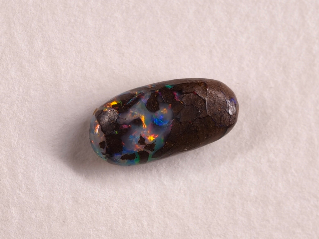 Opale boulder d’Australie — forme libre — 3,9 ct