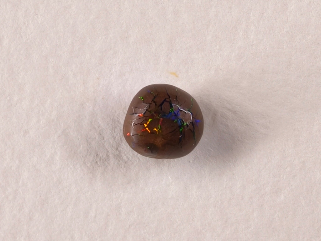 Opale boulder d’Australie — forme libre — 1,9 ct