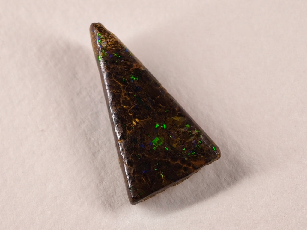 Opale boulder d’Australie — triangle — 9,5 ct