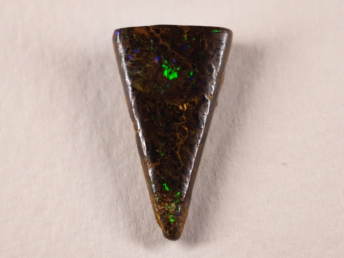 Opale boulder d’Australie — triangle — 9,5 ct