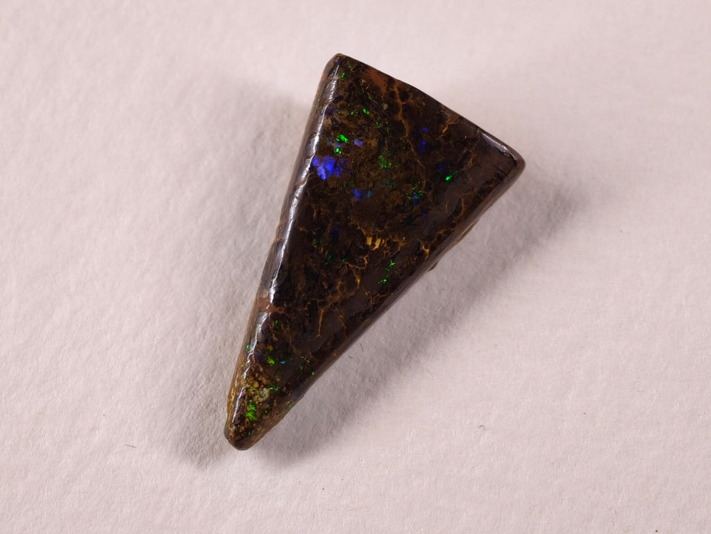 Opale boulder d’Australie — triangle — 9,5 ct