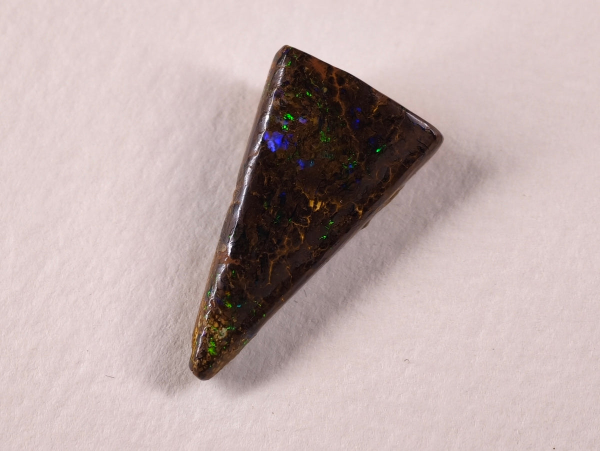 Opale boulder d’Australie — triangle — 9,5 ct