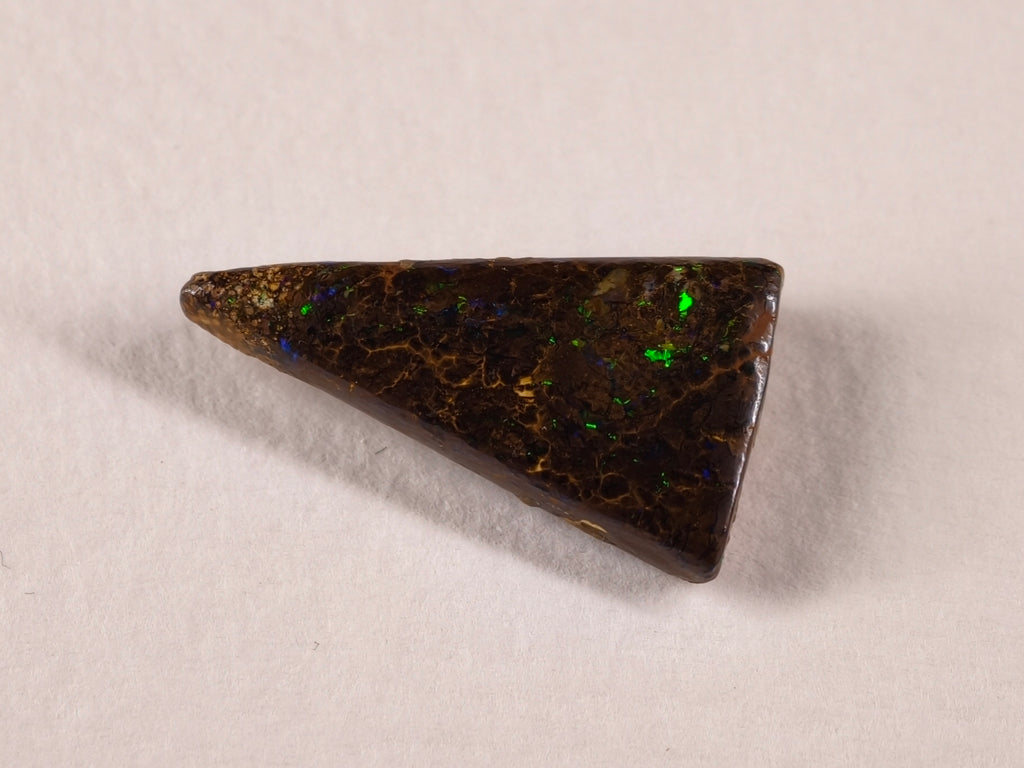 Opale boulder d’Australie — triangle — 9,5 ct