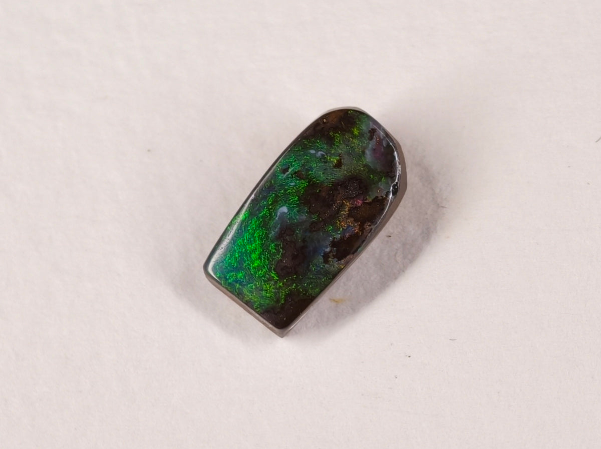 Opale boulder d’Australie — forme libre — 3,4 ct