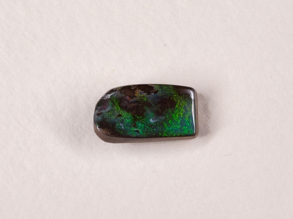 Opale boulder d’Australie — forme libre — 3,4 ct