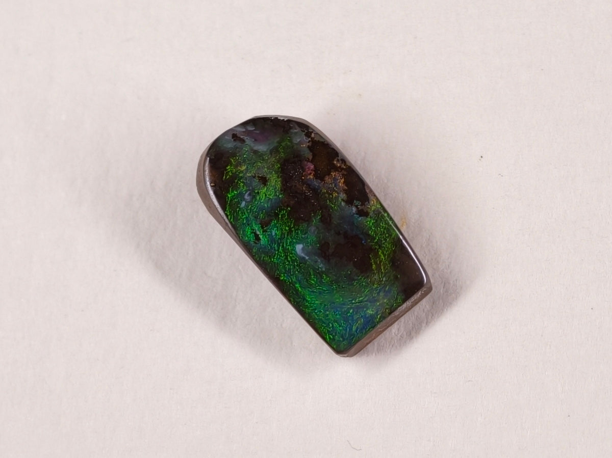 Opale boulder d’Australie — forme libre — 3,4 ct