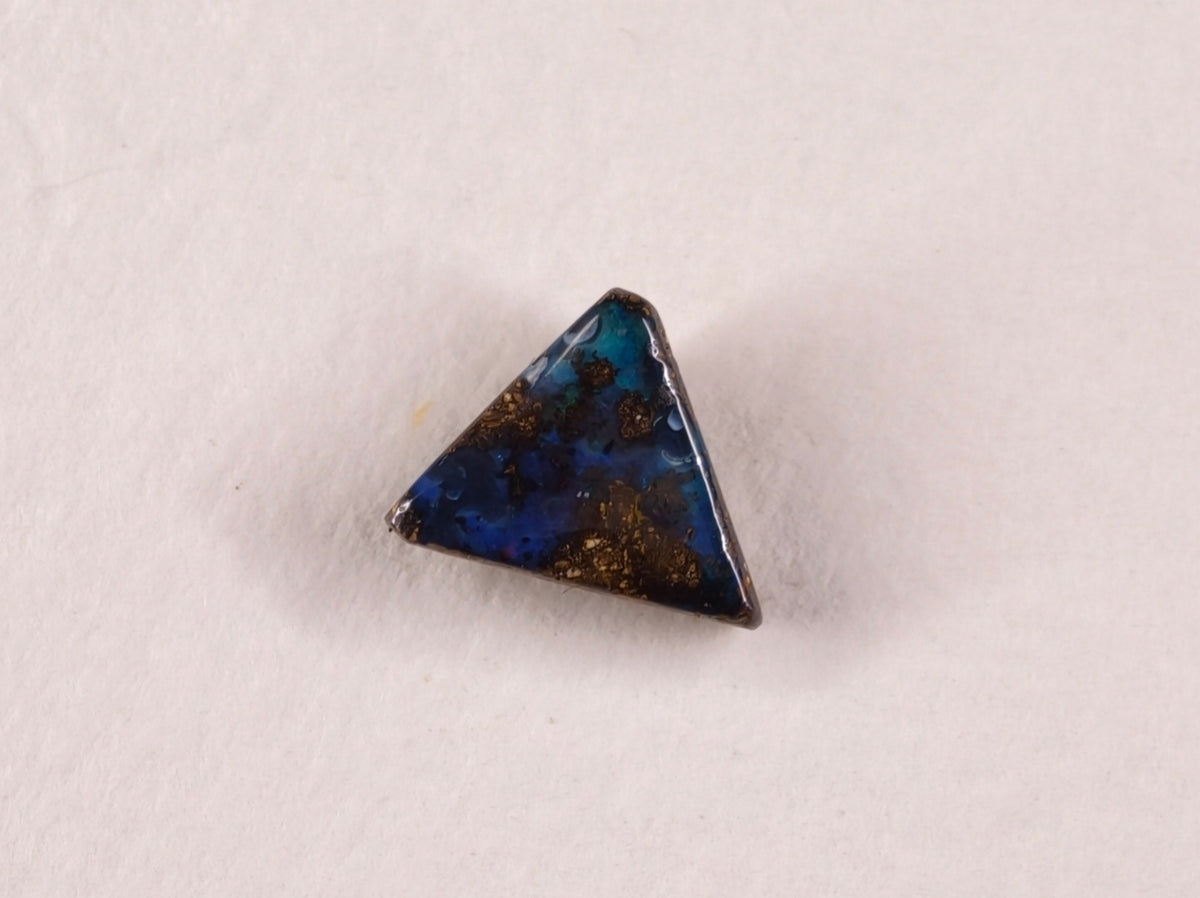 Opale boulder d’Australie — triangle — 2,6 ct