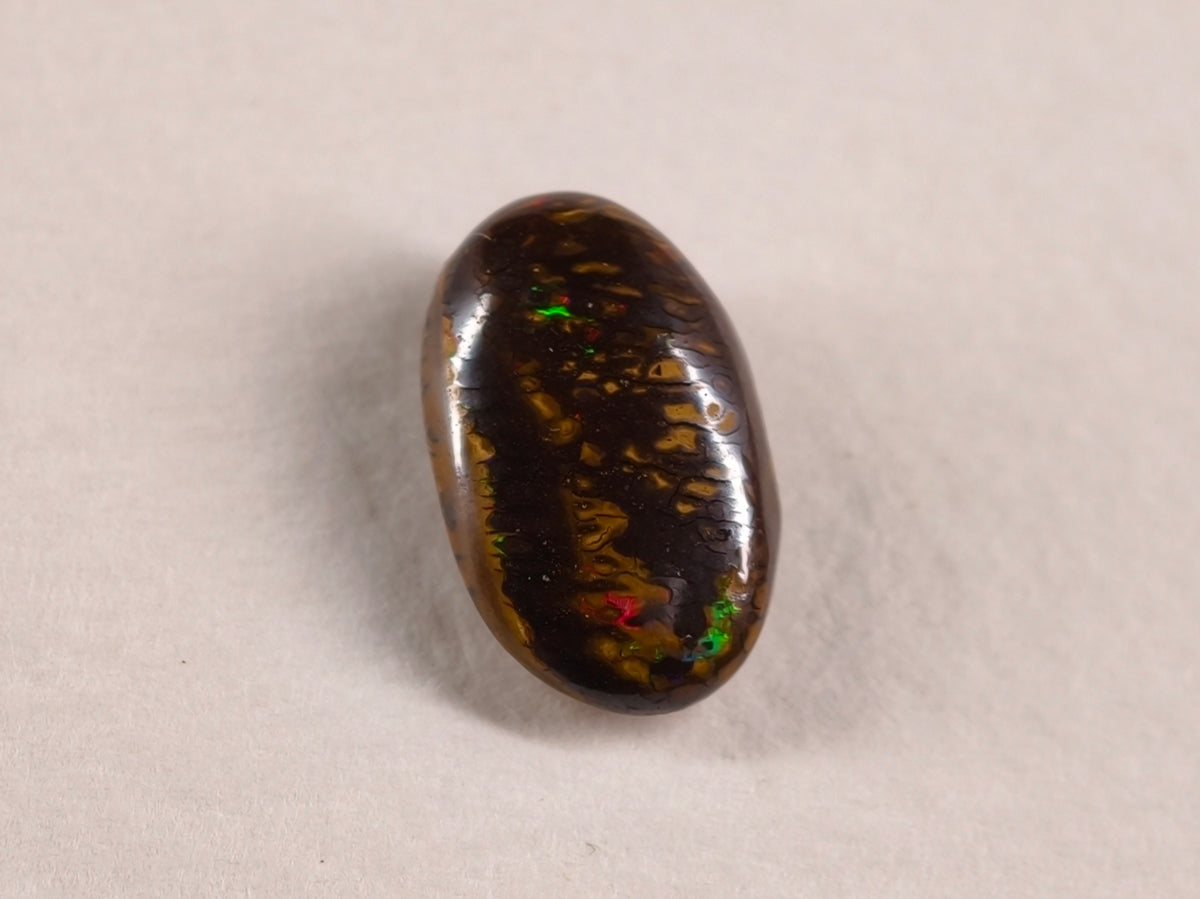 Opale boulder d’Australie — ovale — 2,7 ct