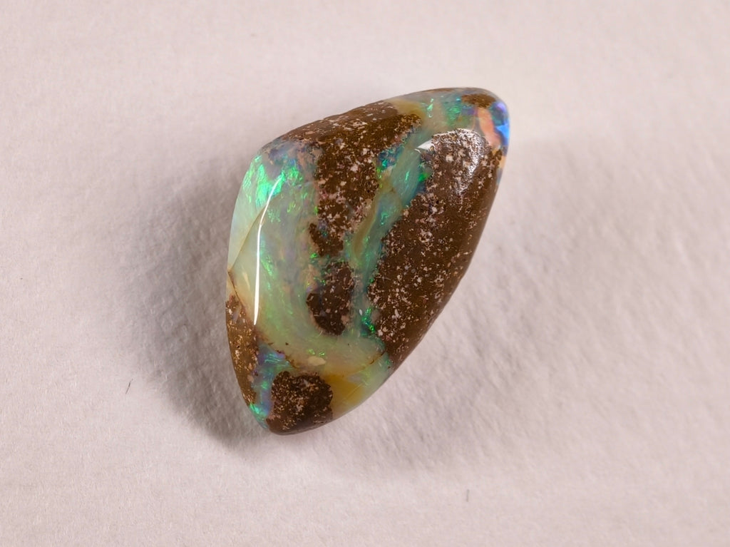 Opale boulder d’Australie — forme libre — 10,3 ct