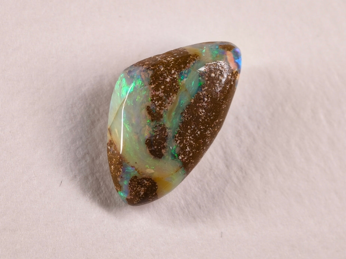 Opale boulder d’Australie — forme libre — 10,3 ct