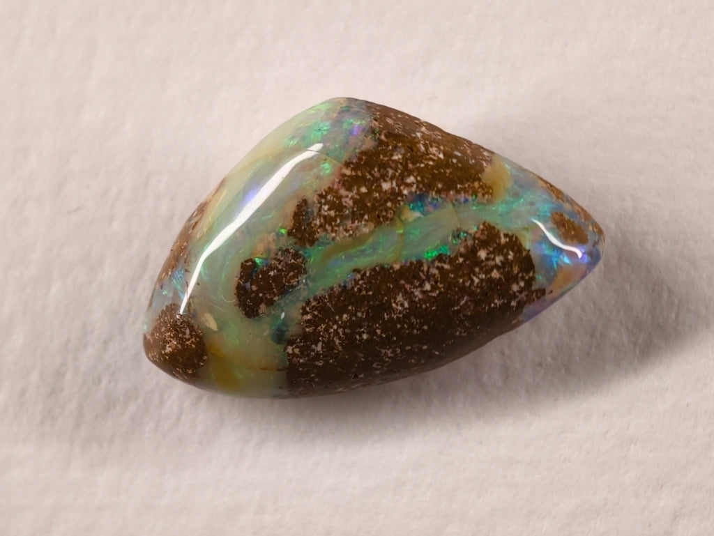 Opale boulder d’Australie — forme libre — 10,3 ct