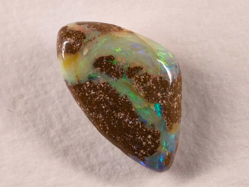 Opale boulder d’Australie — forme libre — 10,3 ct