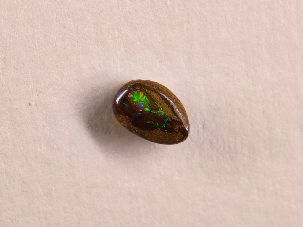Opale boulder d’Australie — goutte — 1,5 ct
