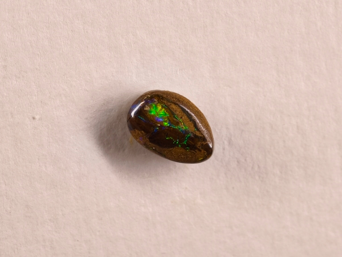Opale boulder d’Australie — goutte — 1,5 ct
