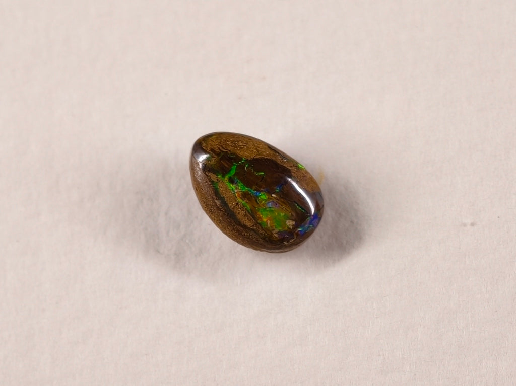 Opale boulder d’Australie — goutte — 1,5 ct