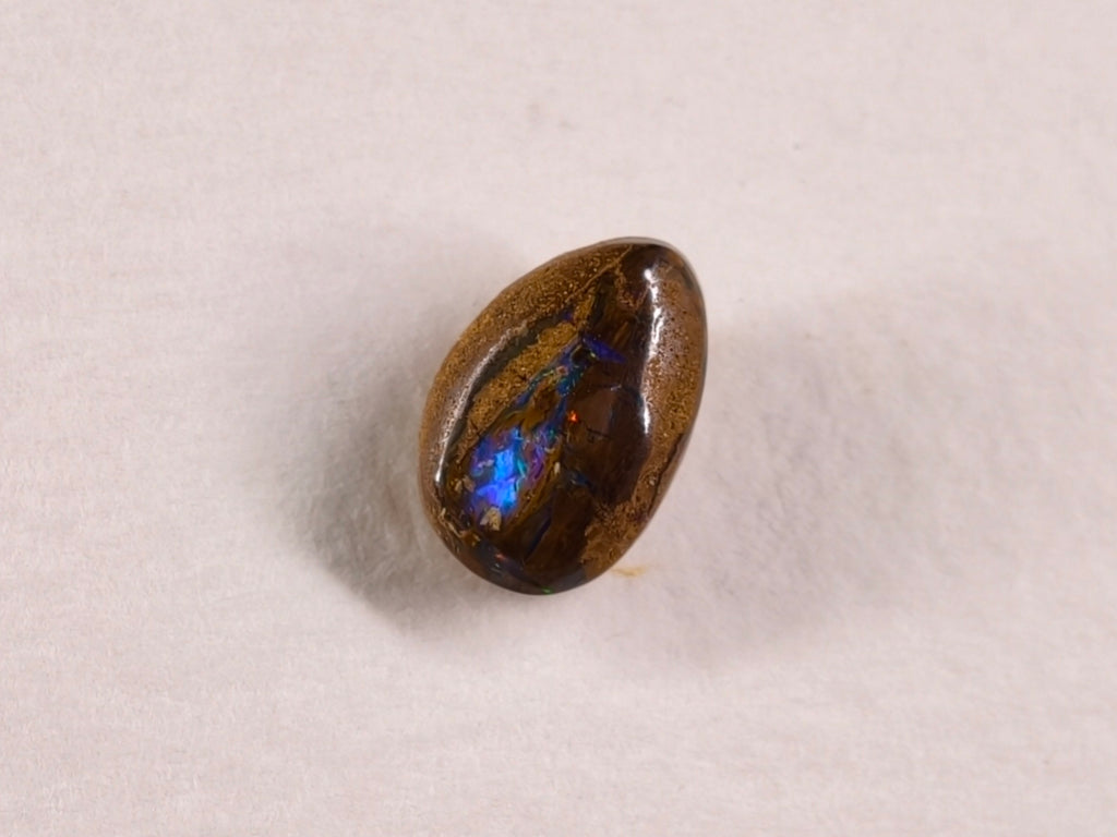 Opale boulder d’Australie — goutte — 1,5 ct