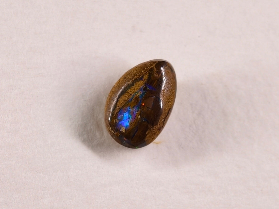 Opale boulder d’Australie — goutte — 1,5 ct
