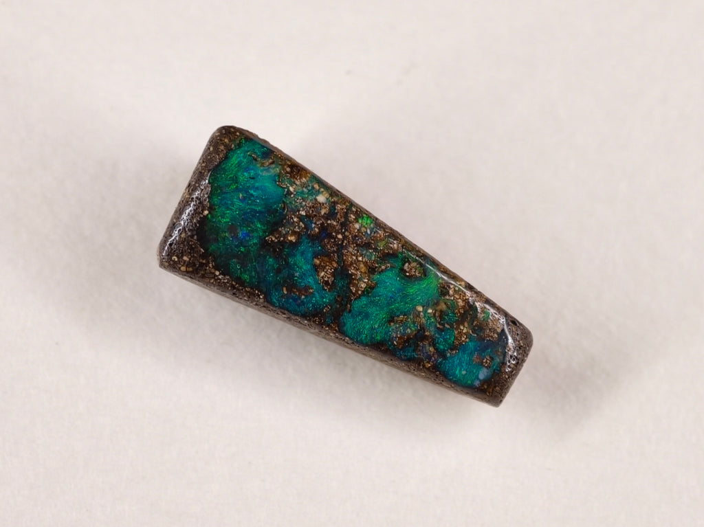 Opale boulder d’Australie — forme libre — 4,6 ct