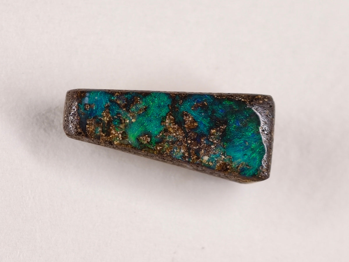 Opale boulder d’Australie — forme libre — 4,6 ct