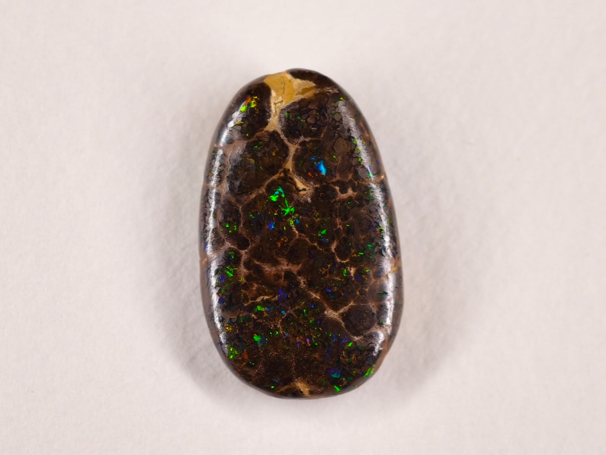 Opale boulder d’Australie — forme libre — 12 ct