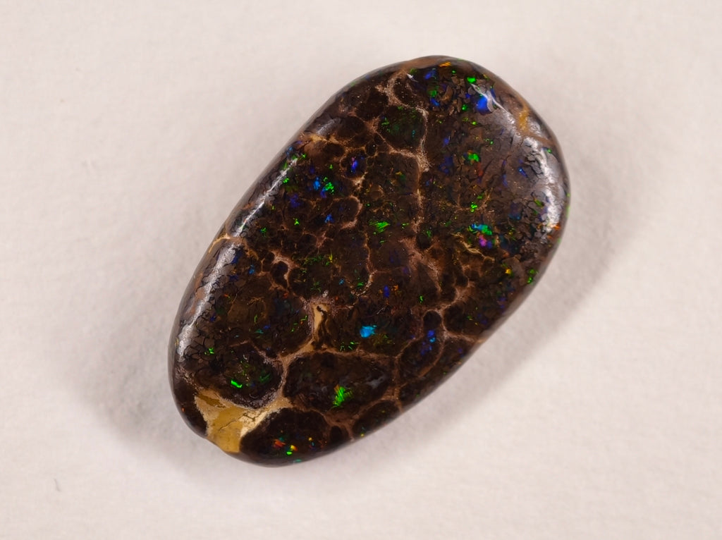 Opale boulder d’Australie — forme libre — 12 ct