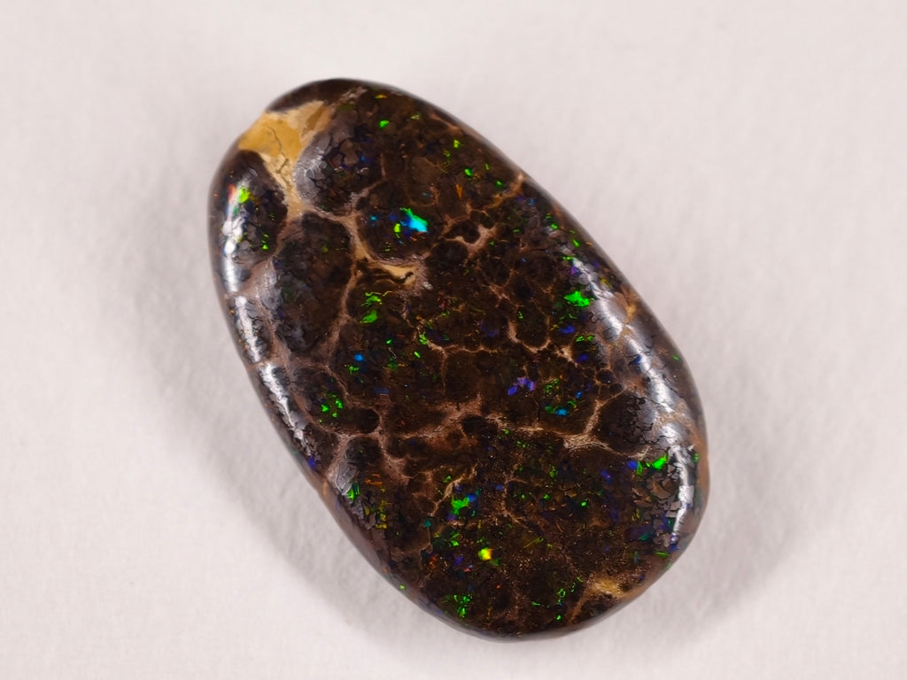 Opale boulder d’Australie — forme libre — 12 ct