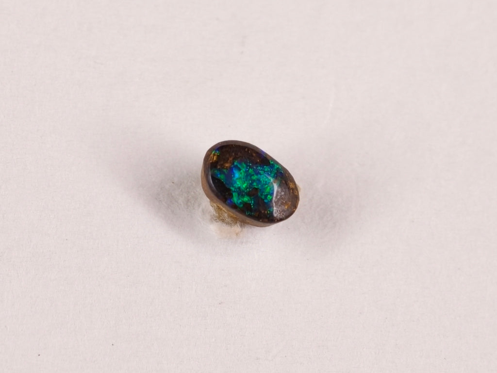 Opale boulder d’Australie — ovale — 0,7 ct