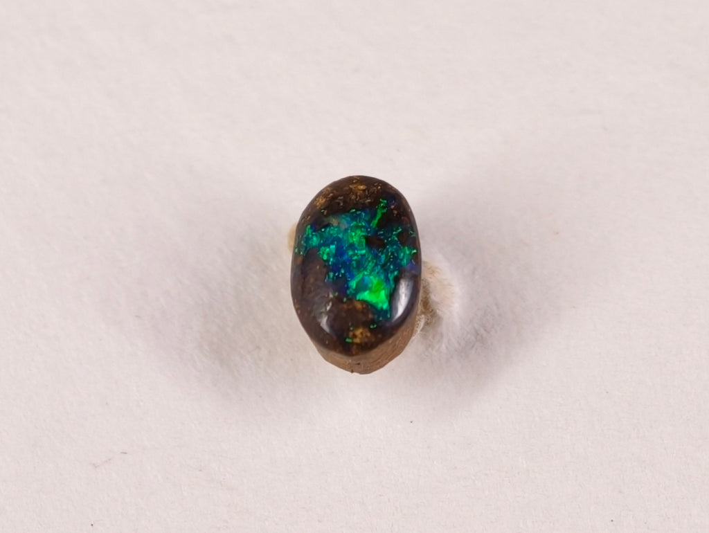 Opale boulder d’Australie — ovale — 0,7 ct