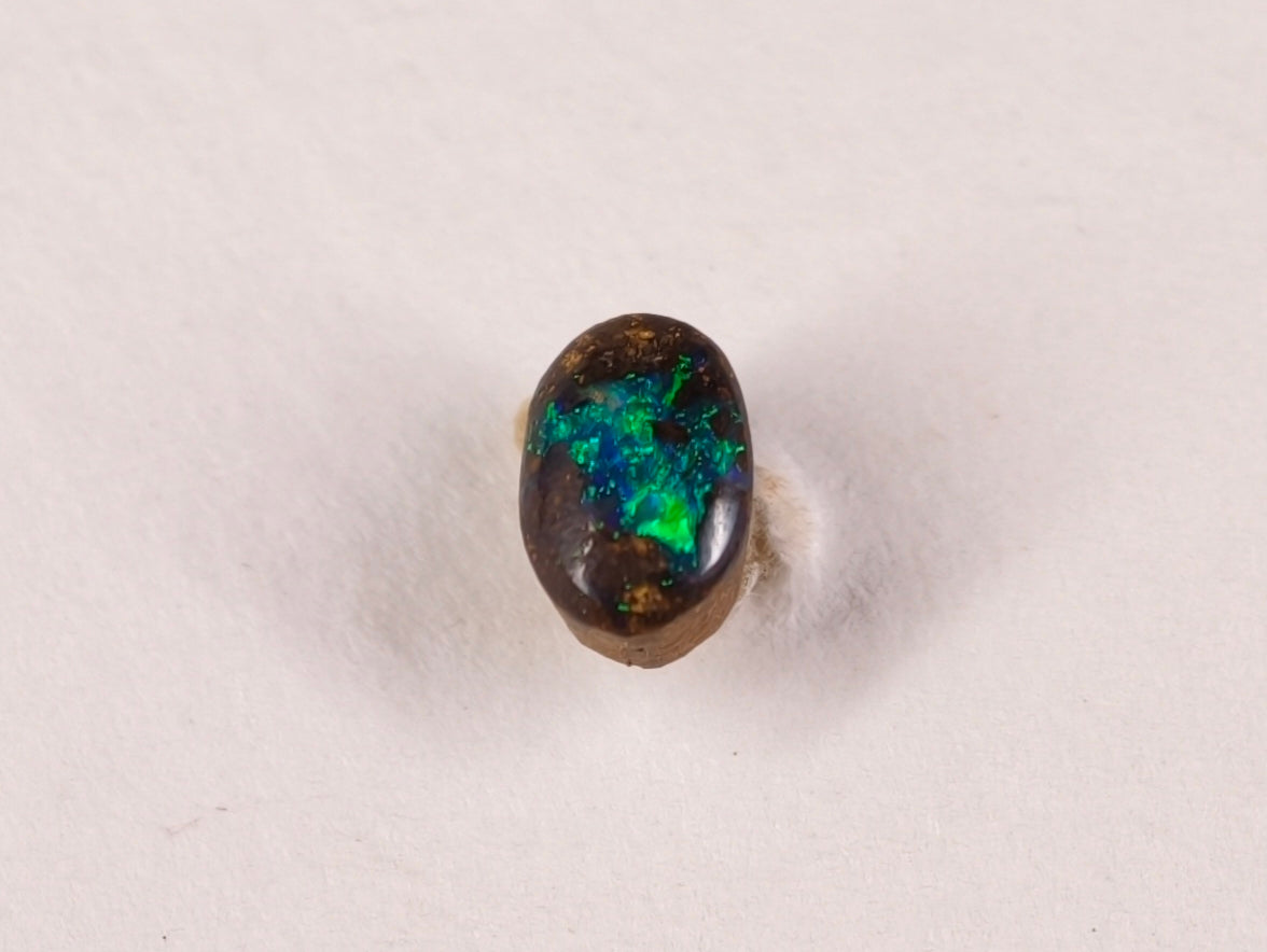 Opale boulder d’Australie — ovale — 0,7 ct