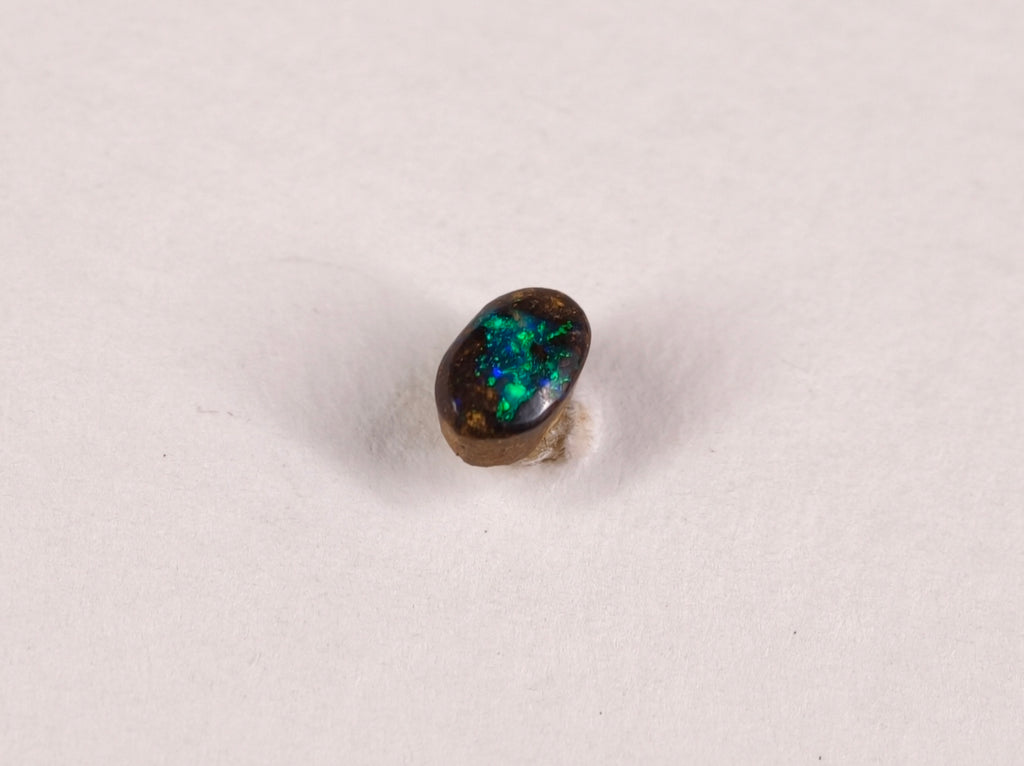 Opale boulder d’Australie — ovale — 0,7 ct