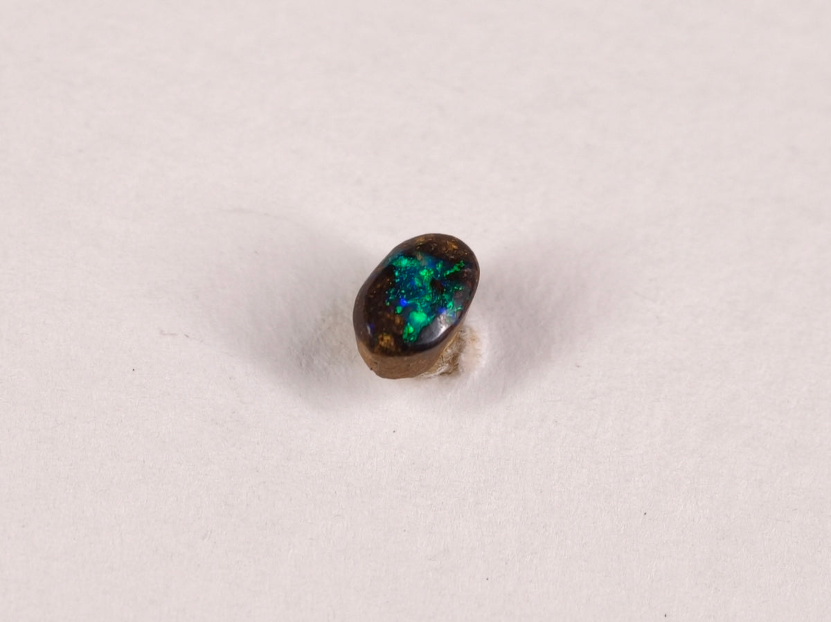 Opale boulder d’Australie — ovale — 0,7 ct