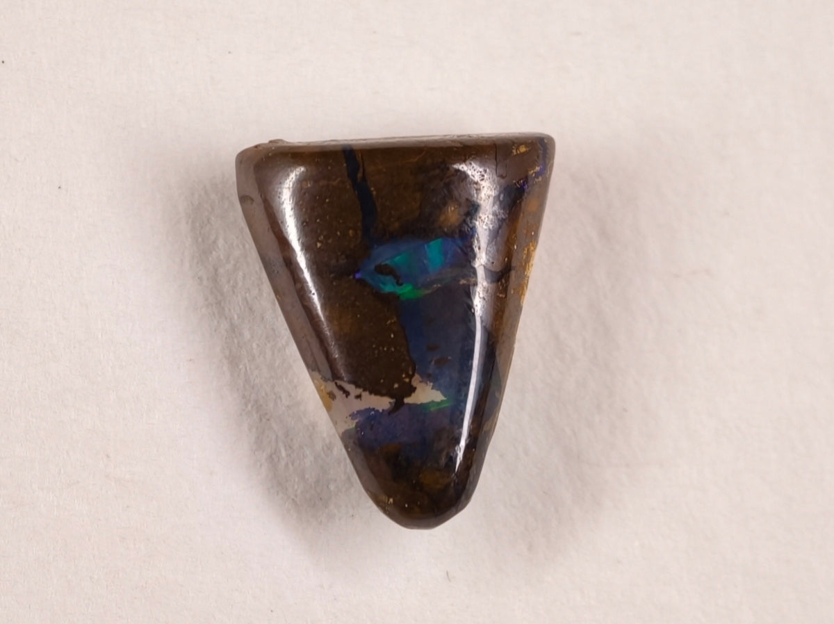 Opale boulder d’Australie — triangle — 2,4 ct
